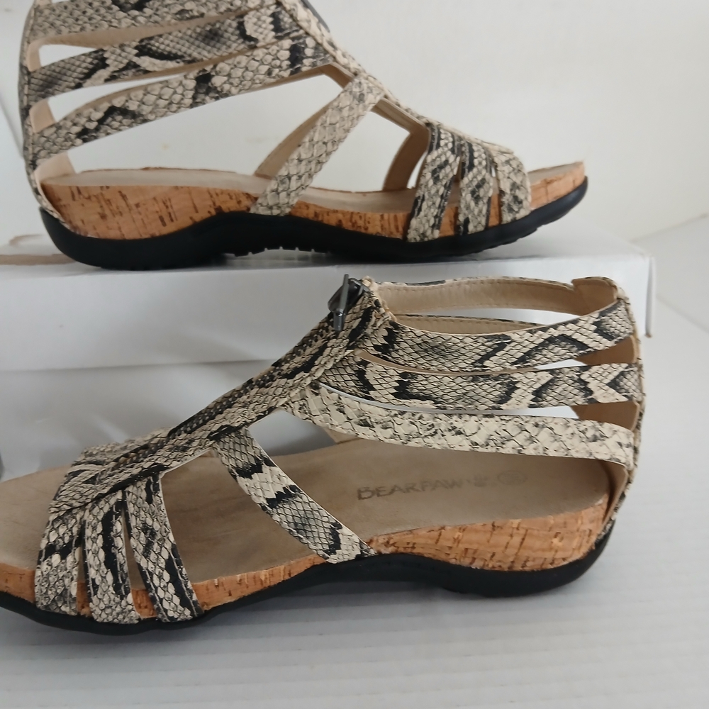 Ara Beige and Black Strappy Sandals New $22 - Picture 2 of 8